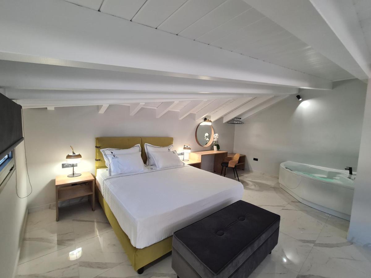 Ilia'S Luxury Suites - Adults Only Xylokastro Exteriér fotografie